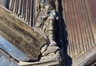 Le pied de la colonne, cour intérieure