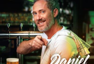 AFFICHE_HAPPY_HOUR_DANIEL_CAMUS_40x60_HD_WEB-scaled-r9fk1vanx6hyjlr6f71b6ui2z04irnkdego2utr0vs