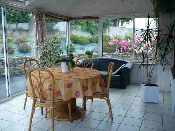 Visuel non libre de droit - René Guézou