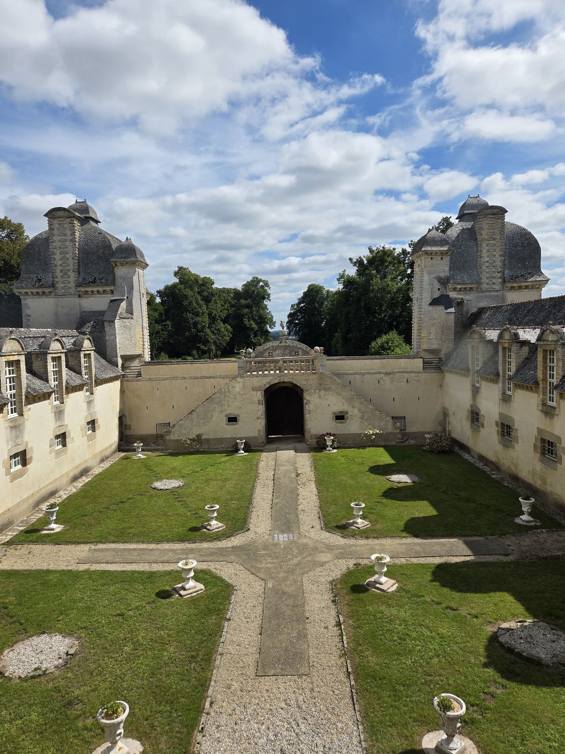 COUR BEAUMANOIR