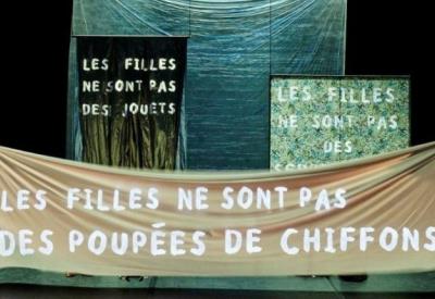 Les filles ne sont pas des poupées de chiffon