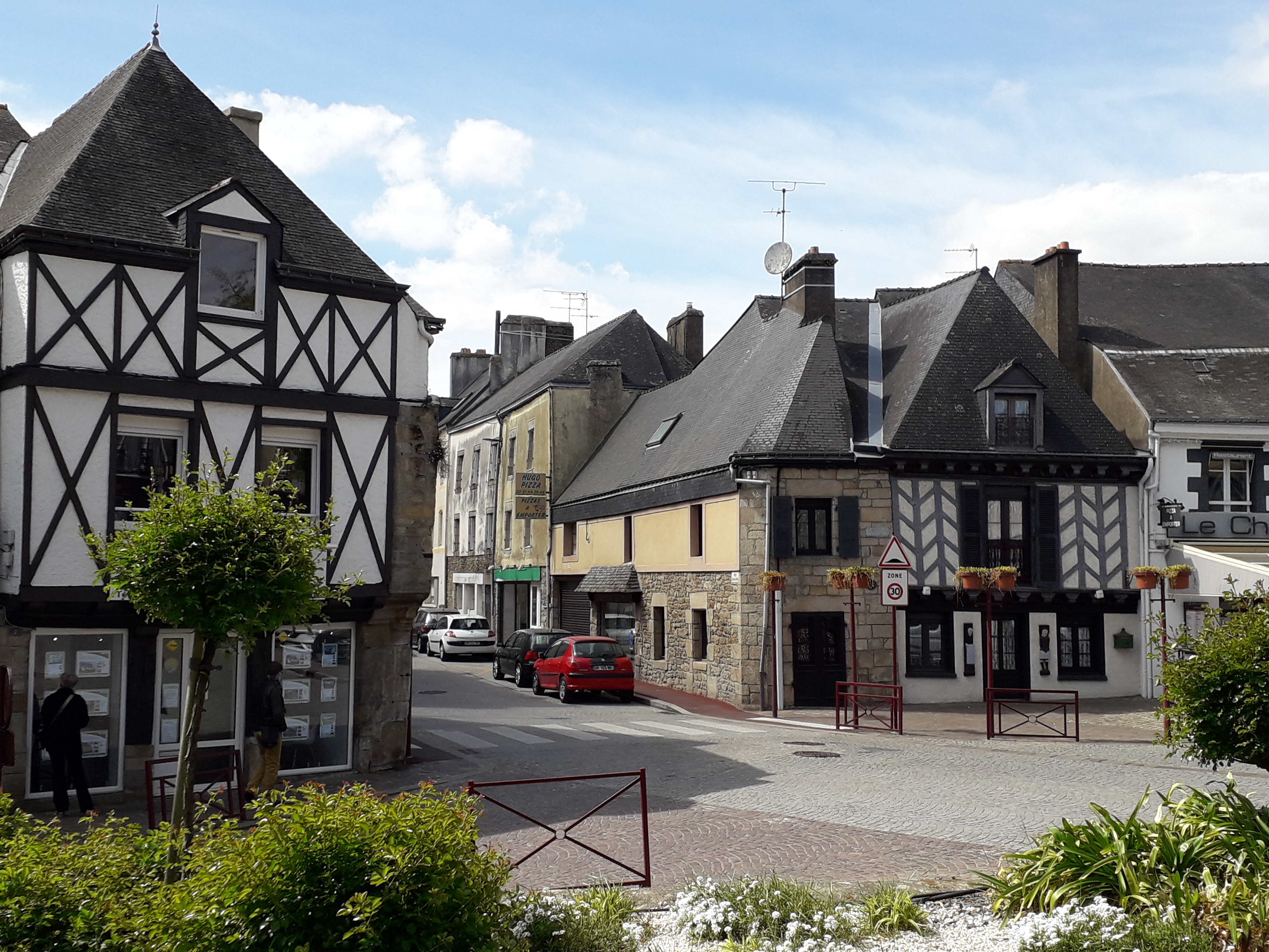 Maisons à pans de bois dans le centre de Locminé