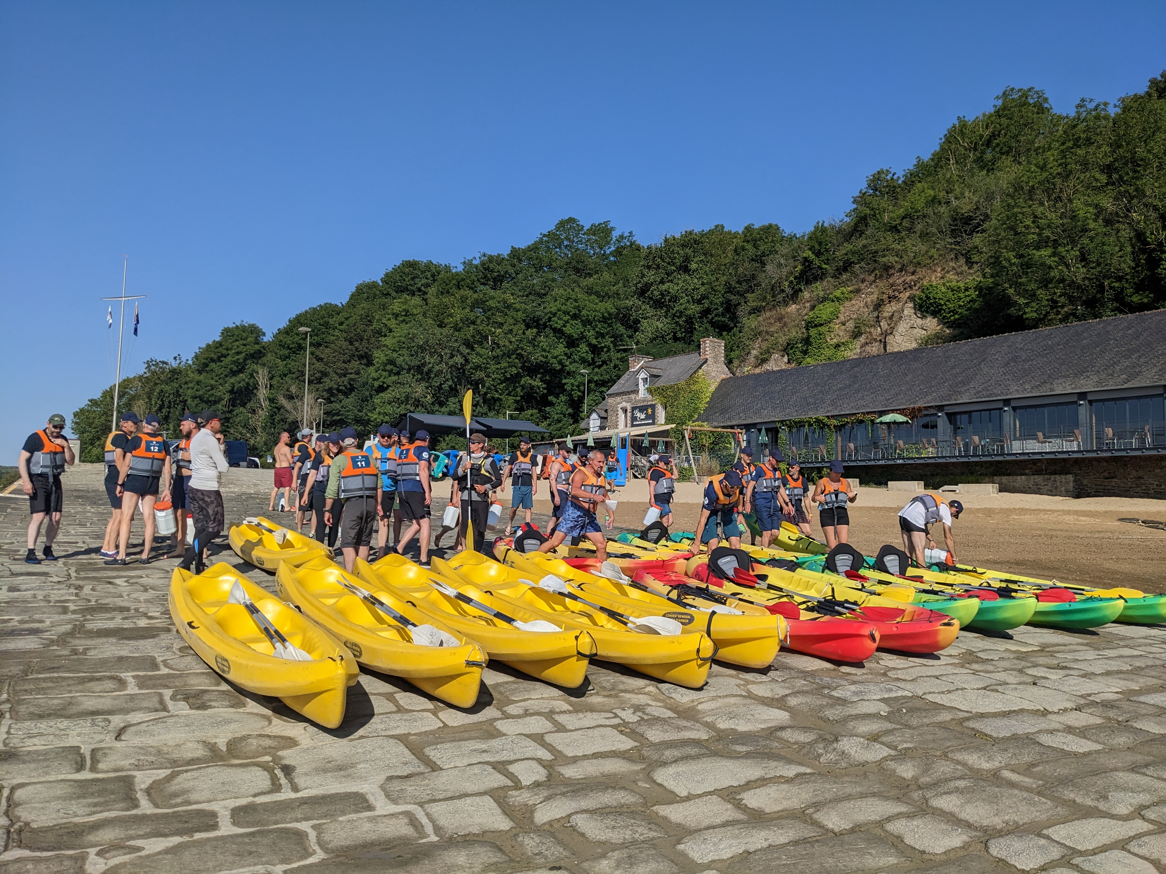 Journée itinérante sportive et culturelle: remontée de la Rance en Canoë-kayak et visite commentée de Dinan 