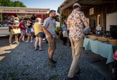 Stand pain au marché à la ferme du Gaec des Domaines