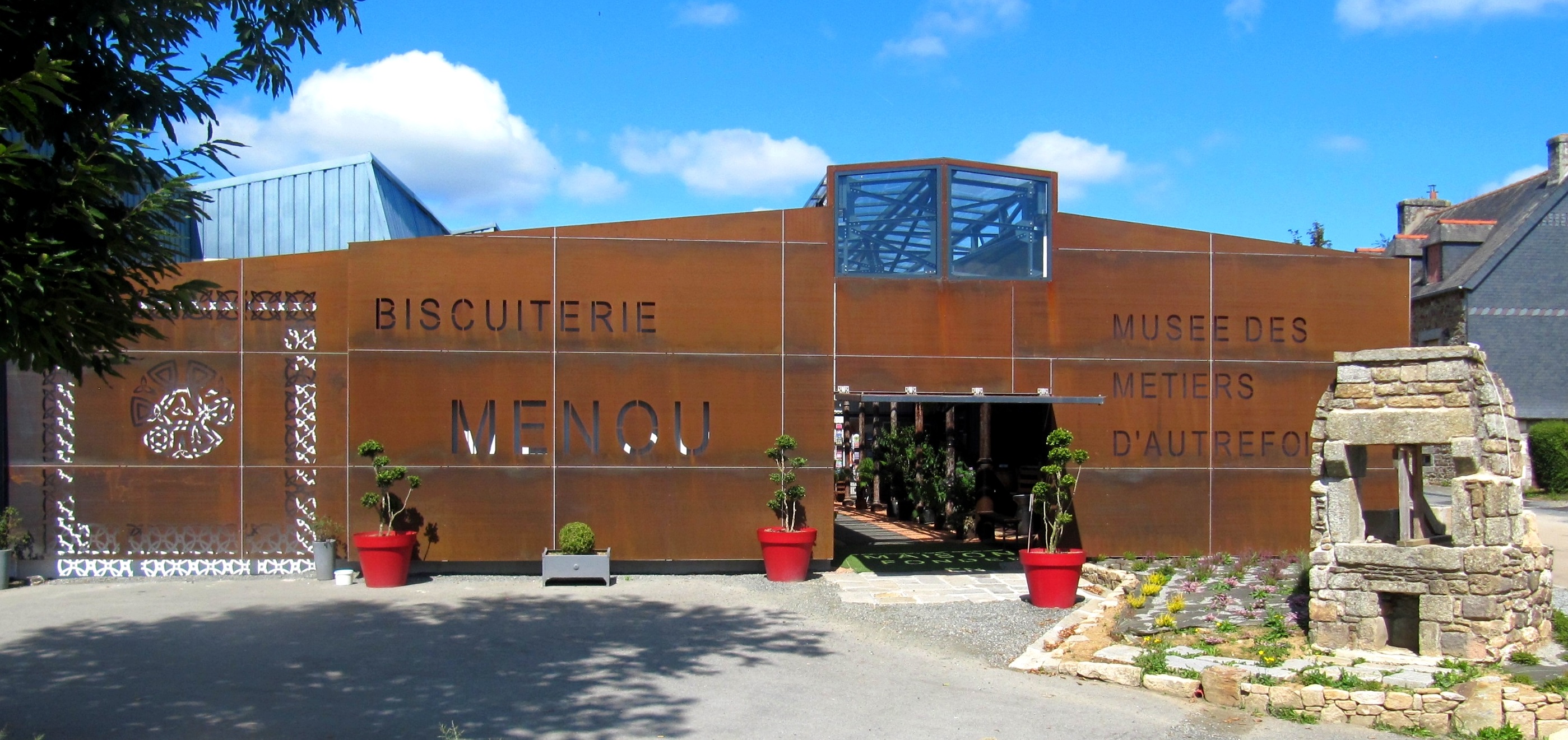MENOU et MUSEE DES METIERS D'AUTREFOIS