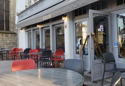 bar - brasserie - café de la tour - terrasse - Ploërmel - Morbihan