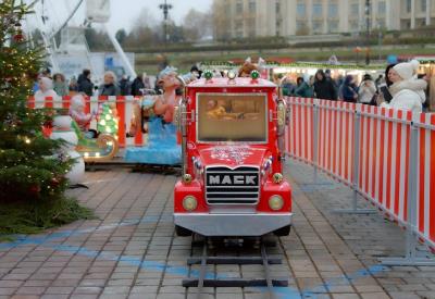 christmas-train-9236463_1280