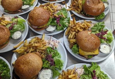 pig's ear pub - micro-brasserie - burger maison - ploërmel