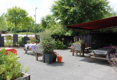 Le Hangar - terrasse - Ploërmel - Bretagne